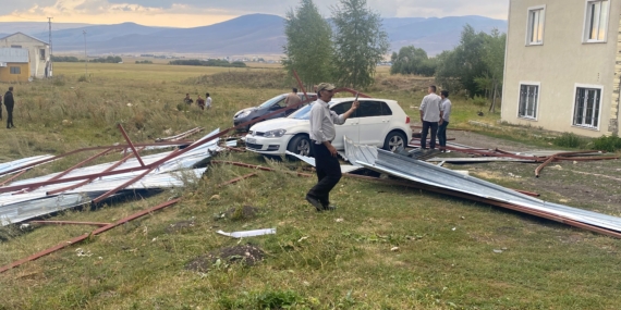 Li Erdexanê ji ber bahozê banên xaniyan firiyan