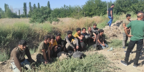 Iğdır’da 13 göçmen kaçakçısı tutuklandı