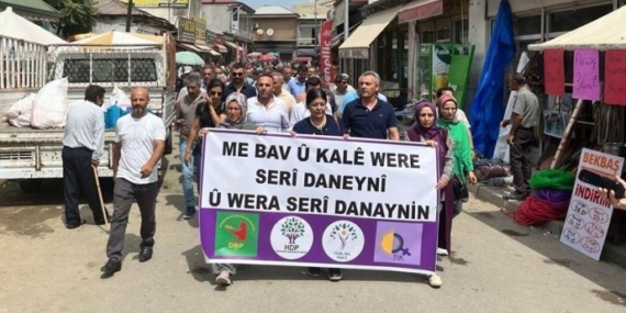 Iğdır’da HDP tabelasına saldırı protesto edildi