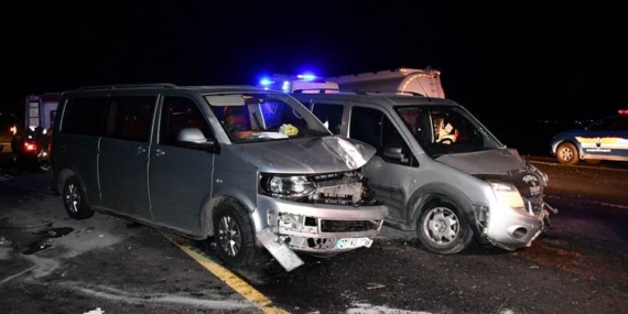 Kazaya yardıma gidenlerin arasına minibüs daldı: 3 ölü, 11 yaralı