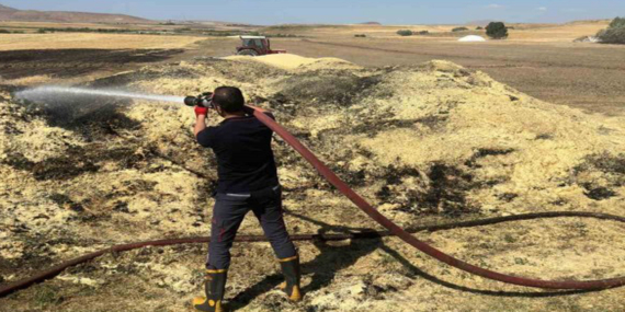 Tuşba’da yangın: 30 ton saman zarar gördü