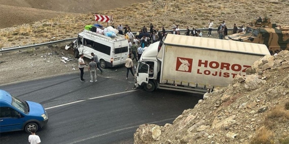 Hakkari-Van yolu kaza nedeniyle ulaşıma kapandı