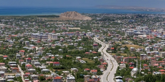 Kayyım gider ayak Van’ı satılığa çıkardı