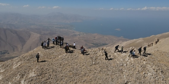 Doğaseverler Artos Dağı’na tırmandı