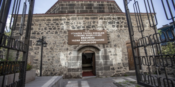 Erzurum’da asırlık eserlerin bulunduğu kütüphane