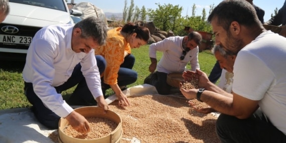 Kayyım atamasına rağmen Van’da kurulan kooperatifi ilk mahsulünü aldı