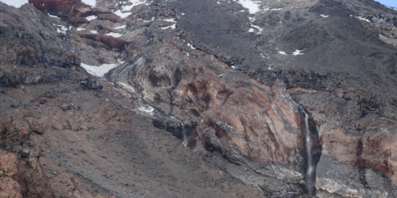 Küresel ısınmanın etkisi ile Ağrı Dağı’nda bulunan takke buzulu küçülüyor