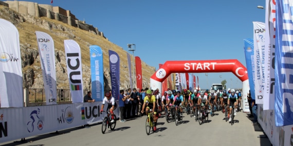 “Tour of Van” bisiklet yarışı başladı: Yarışa 6 ülkeden 60’a yakın sporcu katılıyor