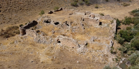 Gürpınar’daki Meryem Ana Manastırı kaderine terk edildi!