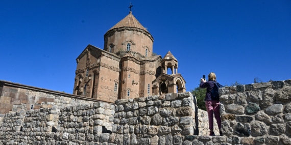 Akdamar Adası yenilenen yüzüyle ziyaretçilerini ağırlayacak