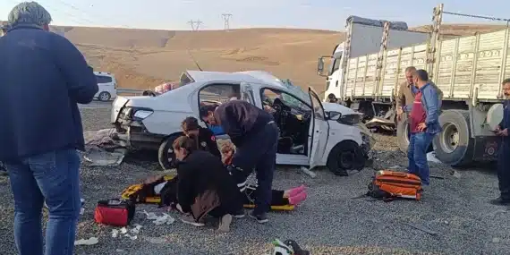 Vanlı iş insanı ve eşi trafik kazasında hayatını kaybetti!