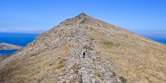 Van Gölü’ndeki kale kalıntısının turizme kazandırılması talebi