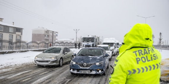 Erzurum-Bingöl kara yolu ağır tonajlı araçların geçişine kapatıldı