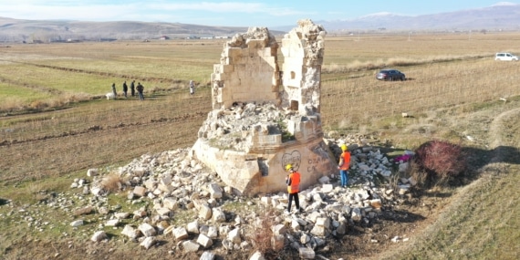 Van depreminde hasar gören kümbetin restorasyonuna başlandı