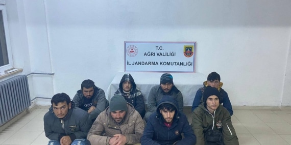 Ağrı’da 8 göçmen gözaltına alındı