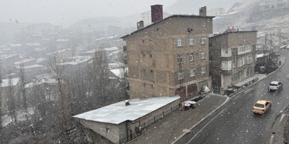 Hakkari’de kar etkili oldu