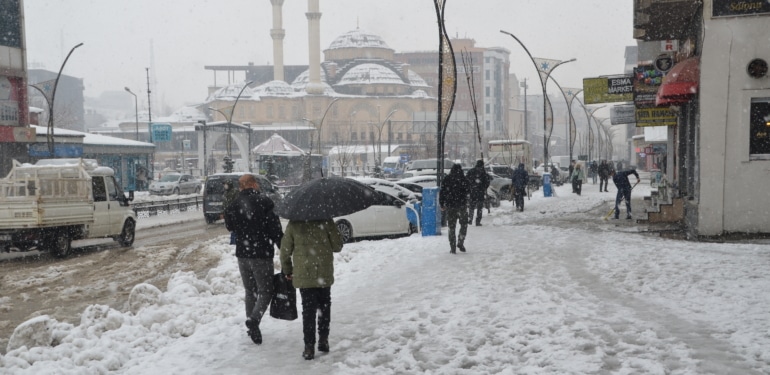 Hakkari'de kar yağışı