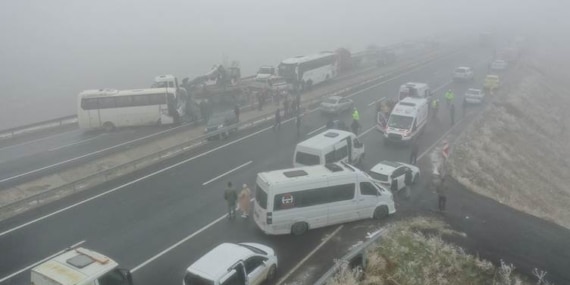 Ağrı’da zincirleme kaza: 19 kişi yaralandı