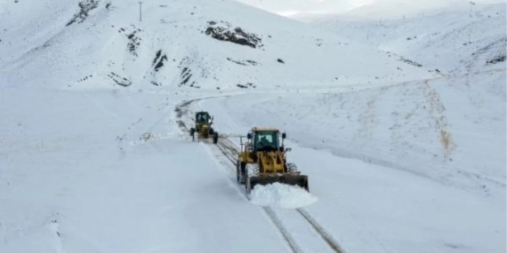 Serhat bölgesinde kar yağışı: Çok sayıda yerleşim yolu kapandı