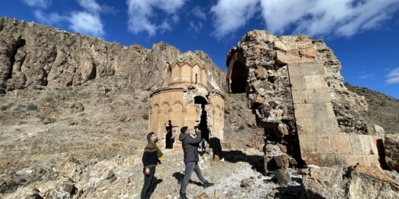 ‘Kayıp Taşın Fısıltısı’ belgeselinin çekimleri Kars’ta sürüyor