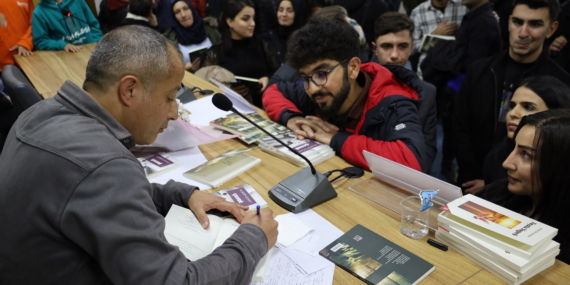 Van’da ‘İnsan Hakları Haftası’nda kitap söyleşisi