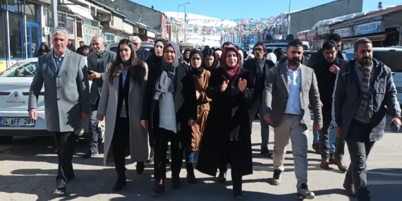 Van Milletvekili Varli’ya seçim bölgesi Erzurum’da kitlesel karşılama