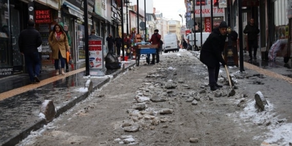 Van sokaklarında pahalılık isyanı : Geçinemiyoruz