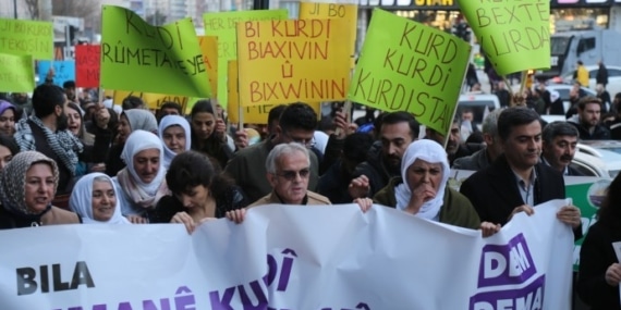 Vanlılar Kürt dili için yürüdü-VİDEO