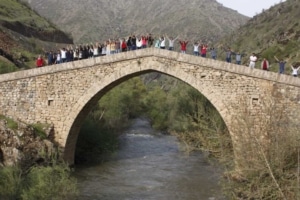 Hakkari’de gezilecek yerler - Semdinli Tas Koprusu