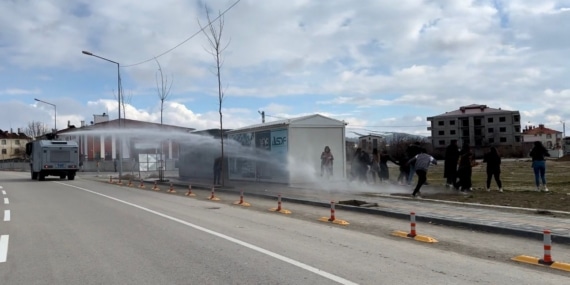 Van’da Newroz sonrası yapılan yürüyüşe polis müdahalesi