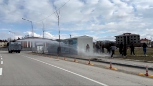 Van'da Newroz sonrası yapılan yürüyüşe polis müdahalesi - Van Newroz mudahale 1 1