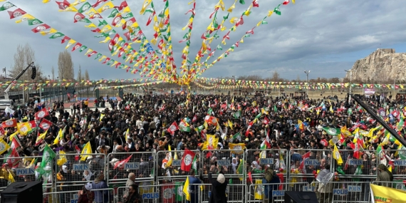 Van Newroz’unda Demirtaş pankartı
