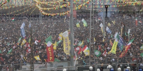Diyarbakır Newrozu halaylarla sona erdi