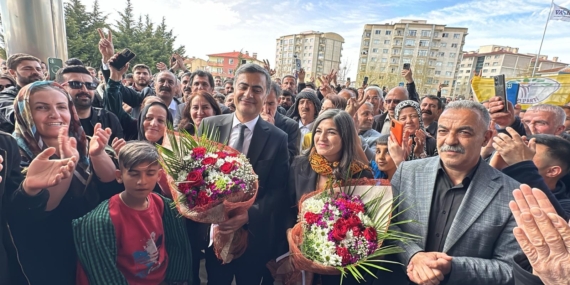 Eş Başkanlar Van Belediyesinde: Belediyeyi halkla birlikte yöneteceğiz