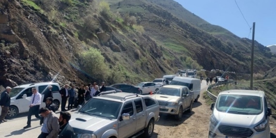 Van-Hakkari yolu heyelan nedeniyle kapandı