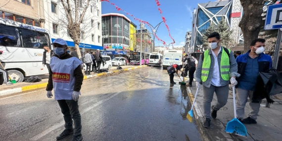 Van halkı kent temizliğine başladı