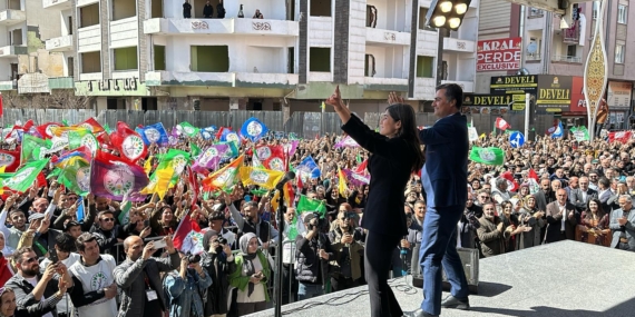 Van’daki zafer şöleninde Bekir Kaya’nın doğum günü kutlandı  