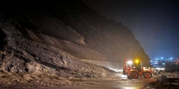 Van’da yağış etkili oldu Yollar ulaşıma kapandı