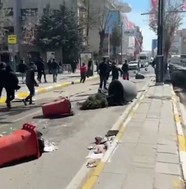 Video Küçük Resmi: Van’da olaylar tüm sokak ve caddelerde sürüyor