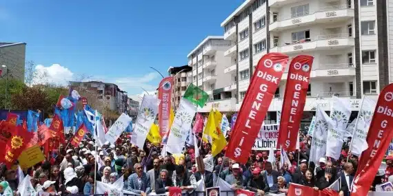 Van’da miting müzik şöleniyle son buldu