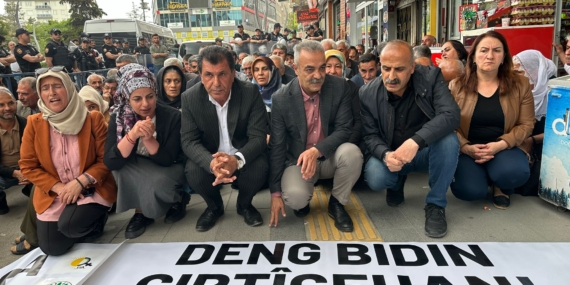 Van’da AKP İl Binası önünde yapılmak istenen açıklamaya polis engelli