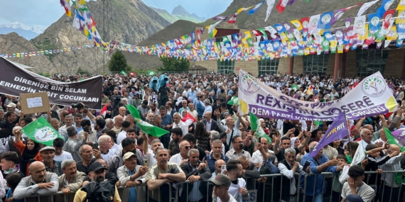 Hakkari’de onbinler kayyım’a karşı alanlara indi