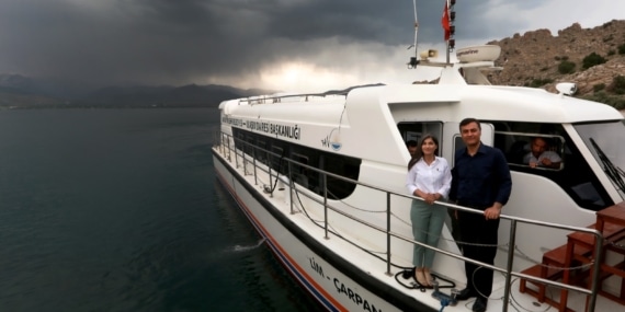 Video-Van Gölü üzerinde deniz otobüsleri seferleri başladı