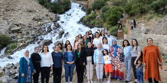 Van’ın kadın siyasetçileri Çatak’ta buluştu
