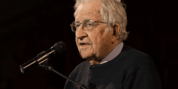 ‘Noam Chomsky ölmedi, durumu iyi’