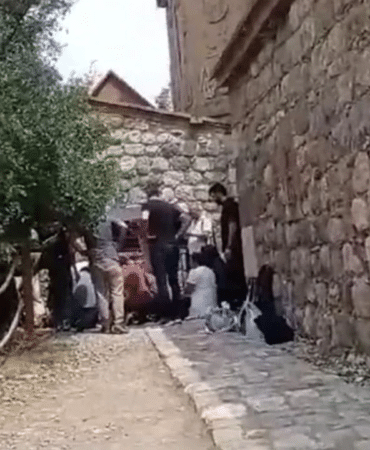 akdamar adası kayalıklardan düştü