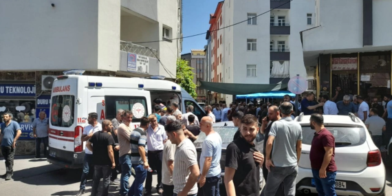 Önüne geleni bıçaklayan saldıran iki kişiyi öldürdü 13 kişiyi yaraladı