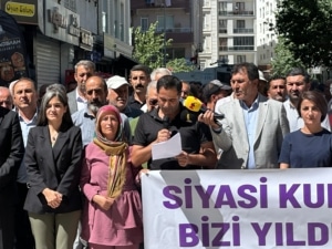 Van’da gözaltılar karşı ortak tepki: Geri adım atmayacağız - dem basin aciklamasi 2