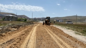 Edremit  Belediyesi, ilçede bozuk ve yapılmamış yol bırakmamaya kararlı - edremit 1