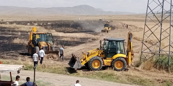 Van’da yüksek gerilim hattı tarım arazisinde yangına yol açtı